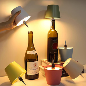 Lámpara de mesa portátil recargable con diseño de botella de vino, lámpara de ambiente romántico para bares y restaurantes, creativa y portátil. - Product Image 1