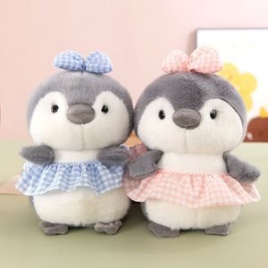 Juguetes de peluche de pingüino con bonito vestido de lazo, especiales para máquinas de garras, venta al por mayor, pingüinos de peluche suaves de primera calidad, perfectos para niños y parques de atracciones - Product Image 1