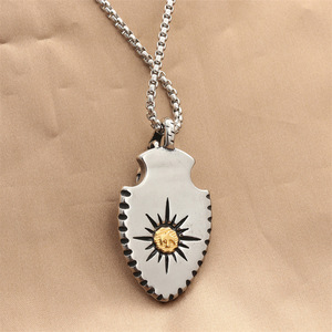 Yunnique – pendentif bouclier en acier inoxydable avec incrustation de turquoise, design griffe d'aigle, collier pour hommes, cadeau - Product Image 2