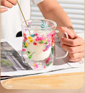 Tasse isotherme double paroi en verre borosilicate haute qualité, design créatif avec fleurs séchées intégrées et effet sable mouvant multi-pétales, pour thé au lait et boissons - Product Image 6