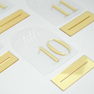Numéros de table de mariage <span class=keywords><strong>HOODO</strong></span> en acrylique givré en forme d'arche, chiffres dorés 3D de 1 à 20 avec supports, montage sur table 5x7, orientation portrait - Product Image 4