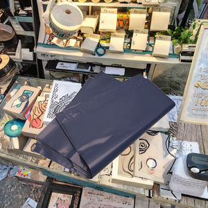 Bolsa de Correo Autoadhesiva de Plástico Reciclable Azul Marino de 12*15 Pulgadas con Grosor de 0.1 cm para Ropa - Product Image 2