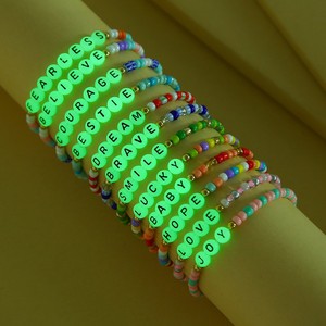 12 adet altın kaplama Glow karanlık Bohemian alfabe tohum boncuk bilezik seti çocuklar ve bebekler için - Product Image 1