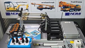 Grúa de Hormigón con Bomba, Control Remoto, 4 Palancas de Mando, Válvula Hidráulica Proporcional, IP68 Impermeable, Personalizable, 5 km, Precio de Fábrica - Product Image 4