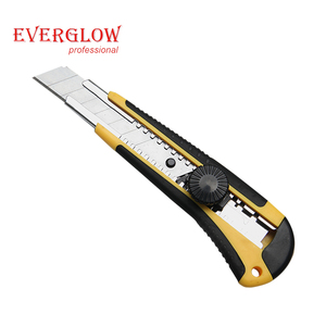 <strong>Hot</strong> Sell Low Price China Wholesale Market Agents Office Tools Durable 18mm Utility Metal <strong>Knife</strong> With Carbon Steel Blade - Product Image 4