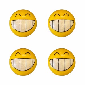 4 pièces Bouchons de valve de pneu de voiture amusants en forme de boule souriante, type boulon, pour la décoration et le style des pneus automobiles - Product Image 3