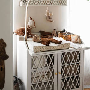 Cambiador de Bebé Moderno y Elegante de Madera Blanca con 3 Cajones Grandes y Tapa Extraíble para Almacenamiento en el Dormitorio o Cuarto de Bebé - Product Image 2