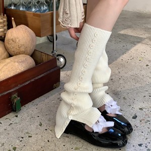 Coprigambe Lavorati a Maglia con Bottoni Ecologici Sopra il Ginocchio per Donne Autunno Inverno per un Calore Confortevole. Calzini in Stile Coreano - Product Image 1