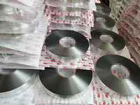 Ruban adhésif en aluminium sans doublure pour l'étanchéité des joints de construction, avec une adhérence élevée et des performances d'isolation thermique