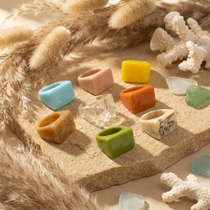 Bague artistique en résine Qijun, tendance, couleur vent froid, géométrie, <span class=keywords><strong>joker</strong></span>, forme irrégulière, pour femme - Product Image 3