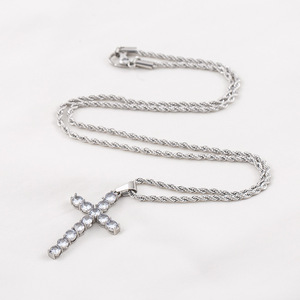 สร้อยคอรูปกากบาท ไทเทเนียมสตีล ประดับเพชรซิร์คอน สำหรับทุกเพศ ใส่ได้ทุกวัน ดีไซน์ทรงเรขาคณิต - Product Image 3