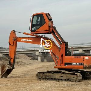 Excavadora Usada a Precio Económico, Dh225LC-7 en Venta, Original de Corea, de Segunda Mano, Hidráulica, DOOSAN 225 en Venta, Roja, en Buenas Condiciones - Product Image 3
