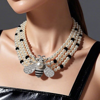 Collier Abeille Populaire Multicouche avec Perles Noires et Blanches, Design Élégant, Collier Ras du Cou Abeille, Bijoux Fins pour Mariage, Accessoires