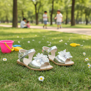 Zapatos de cuña LED coreanos OZKIZ para niñas de 2 a 6 años, sandalias de verano con punta abierta, moda infantil al por mayor - Product Image 3