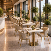 Chaises de salle à manger en forme de baril de champagne, table en marbre blanc, base en piédestal doré, ensemble de meubles de bistrot et de restaurant, meubles personnalisables, OEM