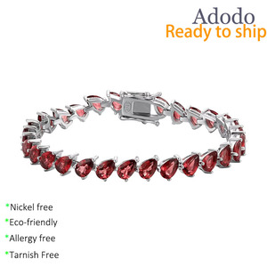 Bracelet en grenat de forme poire / ovale / cœur, minimaliste et contemporain, en argent sterling 925, bijou unique et polyvalent pour les sorties nocturnes - Product Image 1