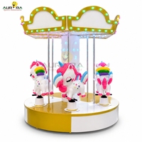 Manège licorne compact en fibre de verre à trois places avec lumières LED multicolores pour salles d'arcade intérieures et centres de divertissement familial