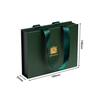 Boîte-cadeau en carton vert foncé de 2mm d'épaisseur personnalisable fermeture magnétique Logo doré forme de livre poignée de ruban laminé mat