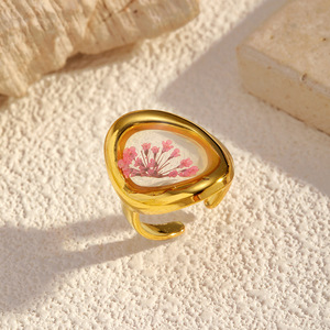 Venta al por mayor estilos franceses 18K oro Acero inoxidable inmortal flor seca girasol anillos ajustables anillo abierto impermeable para mujeres - Product Image 4