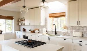 Diseño de Cocina Minimalista y Multifuncional con Gabinetes de Cocina Modernos de Madera Maciza - Product Image 3