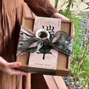 Coffret cadeau du Festival des bateaux-dragons, boîte en bois avec mouchoir et nœud, ensemble cadeau d'entreprise exquis pour les fêtes, personnalisable - Product Image 3