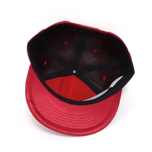 <span class=keywords><strong>Casquette</strong></span> de baseball souple en satin de soie <span class=keywords><strong>rouge</strong></span> rose de haute qualité pour femme, à 5 panneaux, avec visière courte et broderie personnalisée, fermeture <span class=keywords><strong>snapback</strong></span> - Product Image 4