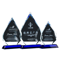 HDW Vente en gros pas cher Trophée en verre cristal vierge en forme de cœur Trophées de logo 3d personnalisés Médailles Plaques avec base bleue