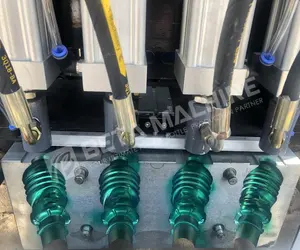 Venta directa de fábrica semiautomática Máquina de soplado de botellas de agua mineral de cuatro cavidades de una salida