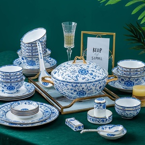 Ensemble de vaisselle en porcelaine fine de Jingdezhen : deux bols, deux baguettes, assiette et bol cadeau - Product Image 2