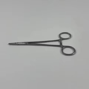 Pinces chirurgicales médicales personnalisées pour aiguilles de suture 2-0 et plus petites, 13 cm de long - Product Image 1