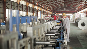 Entrepôt à structure en acier haute résistance avec isolation en PU/<span class=keywords><strong>laine</strong></span> <span class=keywords><strong>de</strong></span> roche/<span class=keywords><strong>laine</strong></span> <span class=keywords><strong>de</strong></span> <span class=keywords><strong>verre</strong></span> et conception à longue portée - Product Image 4