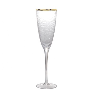 Copas de <span class=keywords><strong>Vino</strong></span> Tinto de Cristal de Lujo Marca Qiaoqi, Estilo Europeo Triangular con Borde Dorado y Diseño Martillado, Directo de Fábrica - Product Image 3