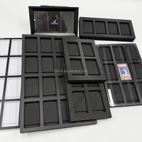 Présentoir mural pour cartes PSA standard avec cadre en acrylique anti-UV durable, insert en mousse EVA magnétique imperméable et écologique, logo personnalisé