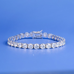 Bracelet tennis artisanal haut de gamme Mosan, chaîne fine à maillons, pierre naturelle, plaqué or rhodié, perle, design exclusif - Product Image 1