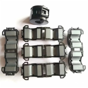 2025 Nhà Máy Bán Buôn <span class=keywords><strong>Ferrite</strong></span> <span class=keywords><strong>Core</strong></span> Scrc <span class=keywords><strong>Ferrite</strong></span> Kẹp Vòng Từ <span class=keywords><strong>Core</strong></span> Cho EMI Nhựa Màu Đen Nhà Ở Cho Dễ Dàng Cài Đặt - Product Image 4