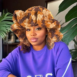 Cappello da Pescatore Invernale da Donna con Volant Colorati, Lavorato a Mano con Filato Spesso per Tenere al Caldo - Product Image 5