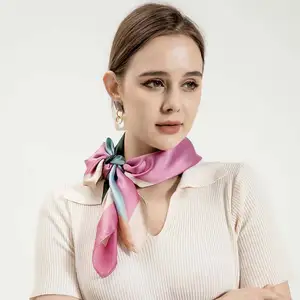 Grosir Oem murah kustom cetakan halus poliester Satin 70*70cm Bandana syal sutra wanita untuk wanita