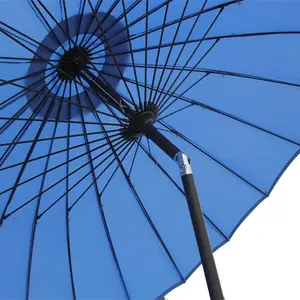 Fabricant professionnel nervures en fibre de verre manivelle énorme parapluie grand patio parapluie extérieur