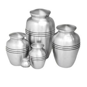 Style européen Urnes Funéraires En Laiton avec Finition Argent Lot de 5 À La Main En Laiton De Qualité Supérieure Crémation Urnes - Product Image 1