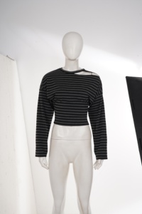 Camiseta Corta de Mujer a Rayas con Hombros Descubiertos, Manga Larga, Cuello Redondo, Ajuste Ceñido, Tejido Elástico, Estilo Casual Y2K, Moda Urbana - Product Image 6