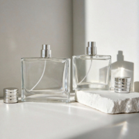 Flacon de parfum rectangulaire de luxe en verre 50ml 100ml vide rechargeable avec capuchon unique, prêt pour diffuseur à bâtonnets