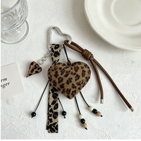Porte-clés Cœur Imprimé Léopard en Faux Cuir, Breloque de Sac, Pendentif à Pompon en Ruban de Cuir, Esthétique Vintage, Vente en Gros