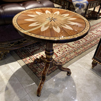 Meuble de salon table d'angle en bois rond avec un design de fleur