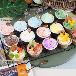 Percikan Pencuci Mulut Cupcake dengan Dekorasi Kue Buatan Magnet dan Makanan Palsu untuk Tampilan Properti Toko Roti dan Dapur