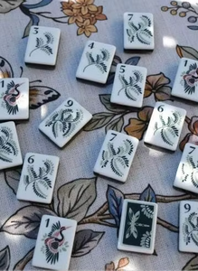 Tuiles de Mahjong Américaines en Acrylique Thème Cowboy Western pour Fêtes, Rassemblements et Jeux de Loisirs – Style Américain Universel 36 (avec logo) - Product Image 3