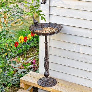 Mangeoire à oiseaux en fonte pour terrasses et cours extérieures Support à suspendre Ajoute des ornements de <span class=keywords><strong>jardin</strong></span> élégants Balcons Décorations de cour - Product Image 1