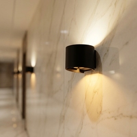 Lampu Dinding Luar Ruangan Modern IP65 Tahan Air 3000K Putih Hangat Lampu Taman LED Sorot Atas Bawah Lampu Dinding Luar Ruangan