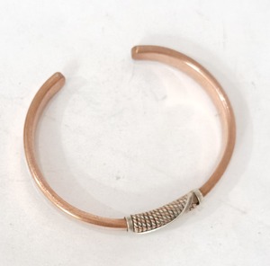 Brazalete de cobre hecho a mano con detalle magnético, diseño ajustable para hombres y mujeres, joyería de moda y regalos. - Product Image 2
