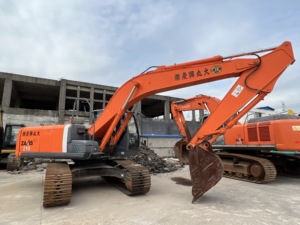 Excavatrice d'occasion HITACHI ZX210 pour travaux de terrassement à vendre - Product Image 4