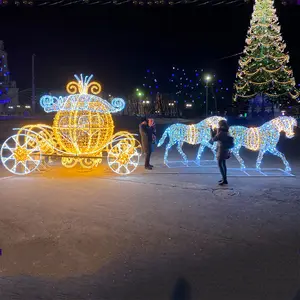 电动乘坐圣诞雪橇/圣诞老人雪橇，配有雨鹿/驯鹿和雪橇灯